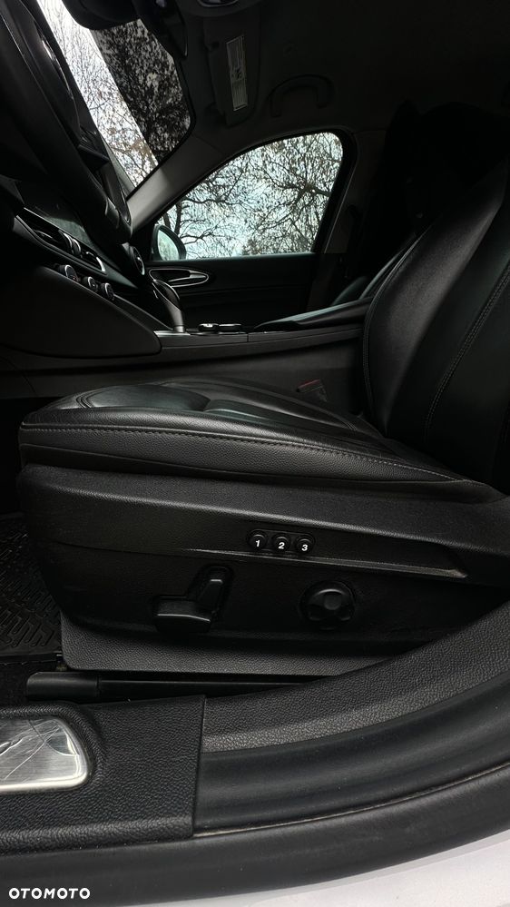 Alfa Romeo Giulia 2.0 Turbo 16V AT8-Q4 Ti - 16