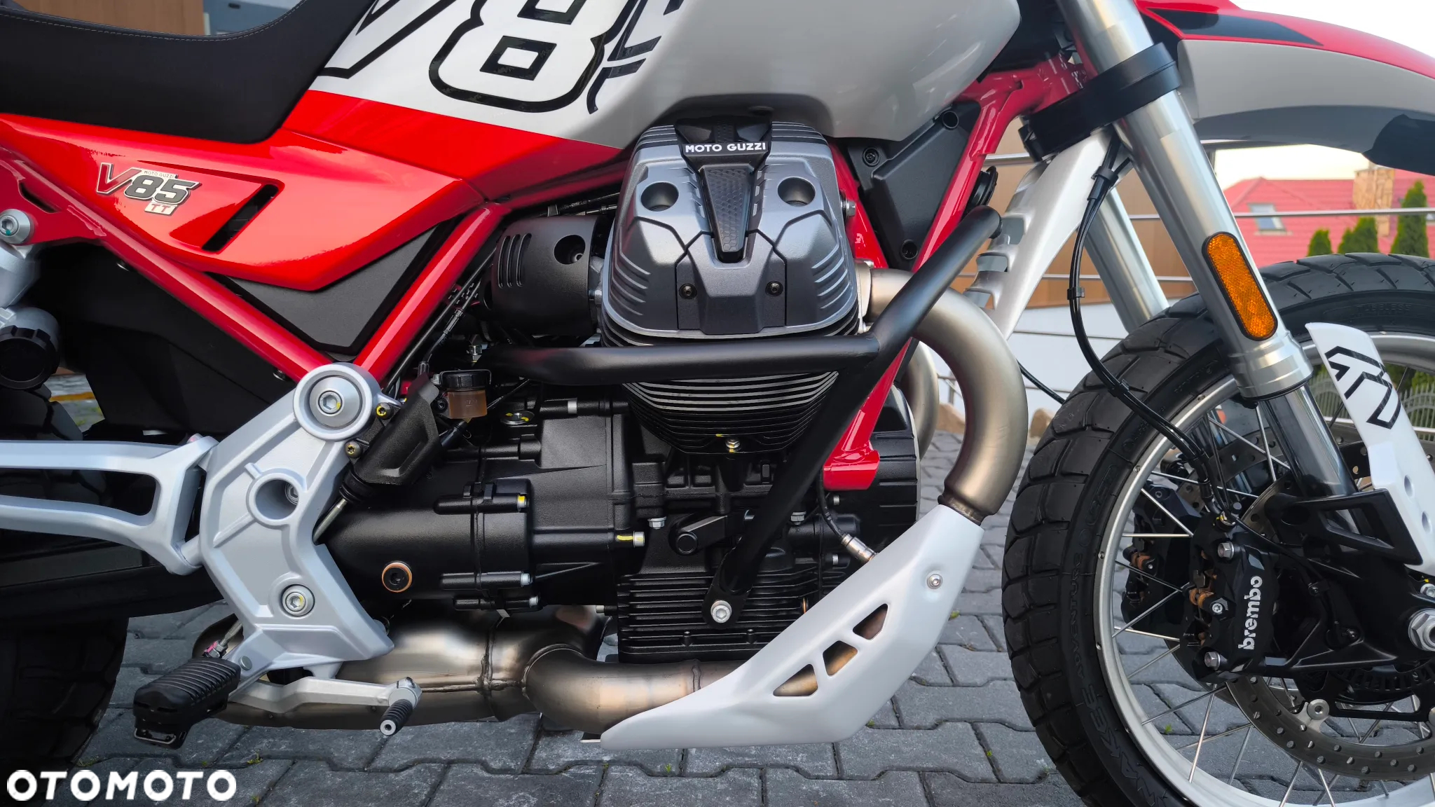 Moto Guzzi V85 - 25