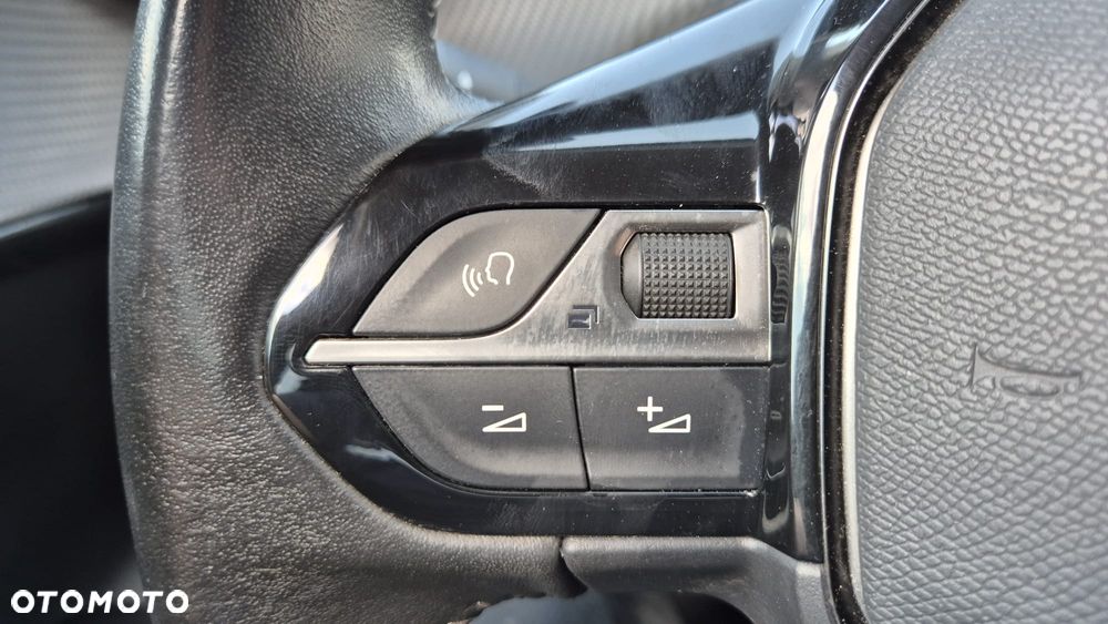 Peugeot 208 - 11