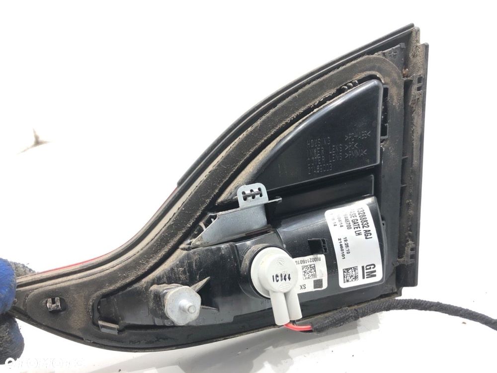 LAMPA TYŁ LEWA WEWNĘTRZNA - 98.00 PLN - OPEL ZAFIRA TOURER C (P12) 2011 - 2022 2.0 CDTi (75) 96 kW - 3