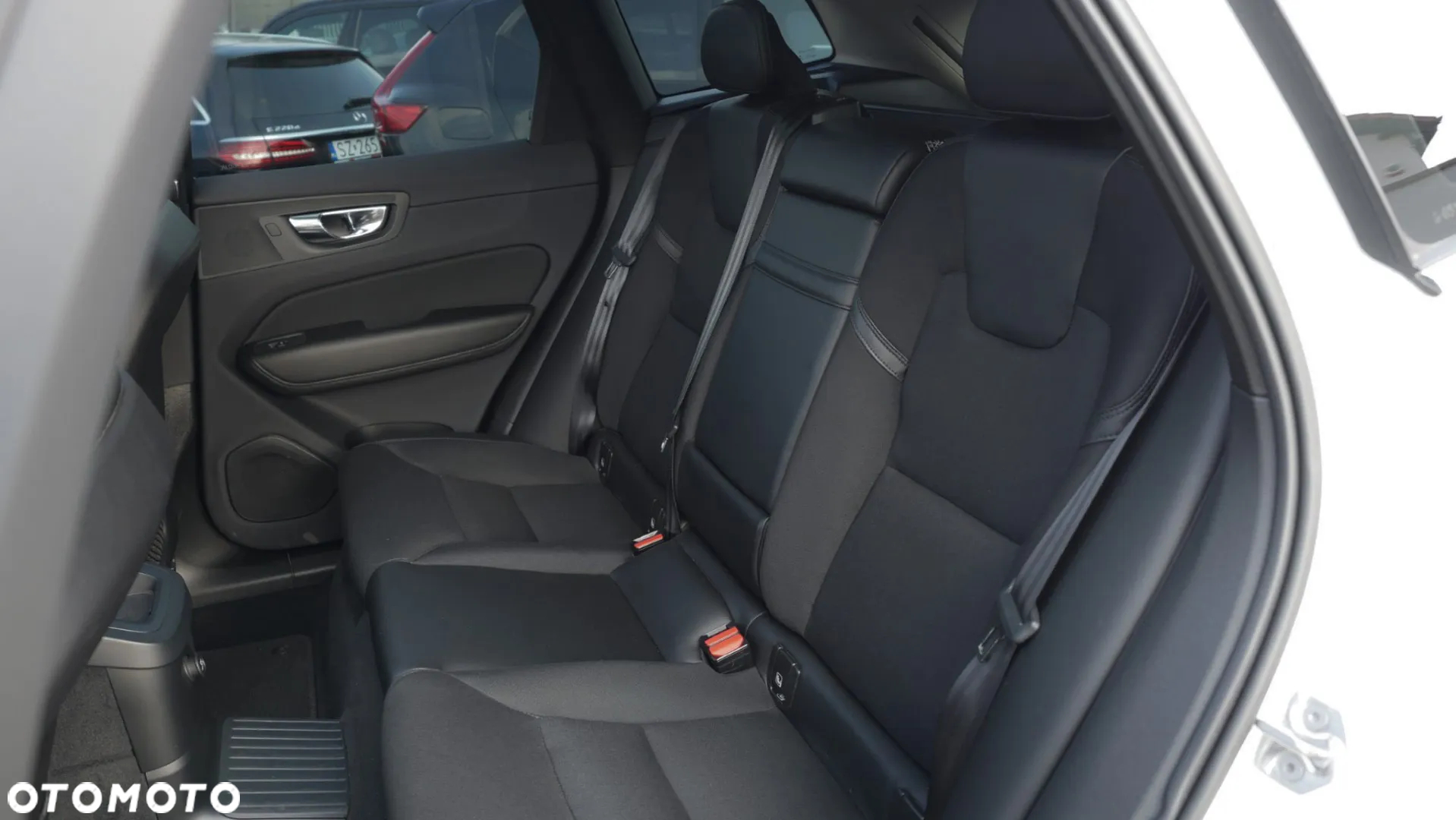 Volvo XC 60 T8 AWD Plug-In Hybrid Momentum Pro - 40