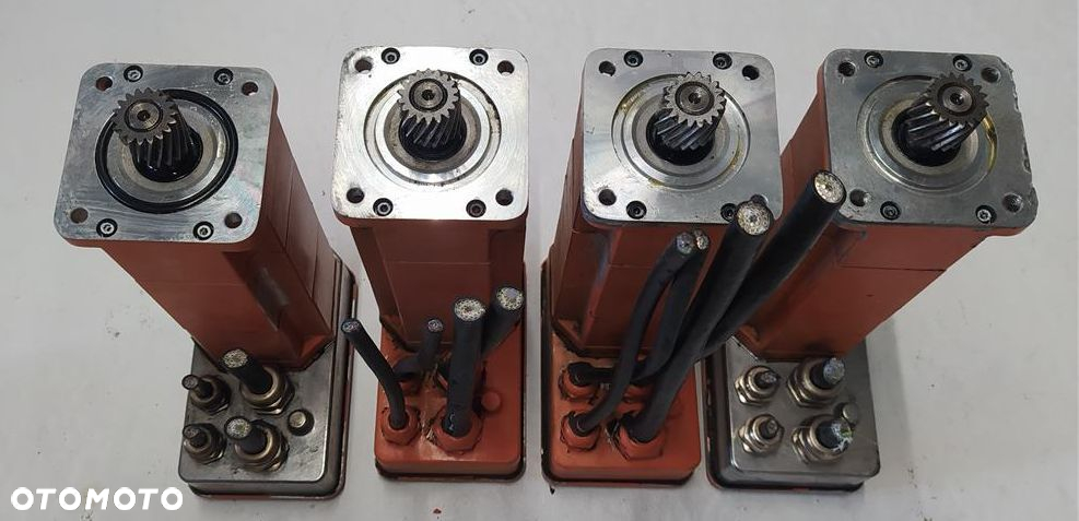 SILNIK SERVO MOTOR TYPE B YASKAWA 3HAC17346-1/00 /01 - 2