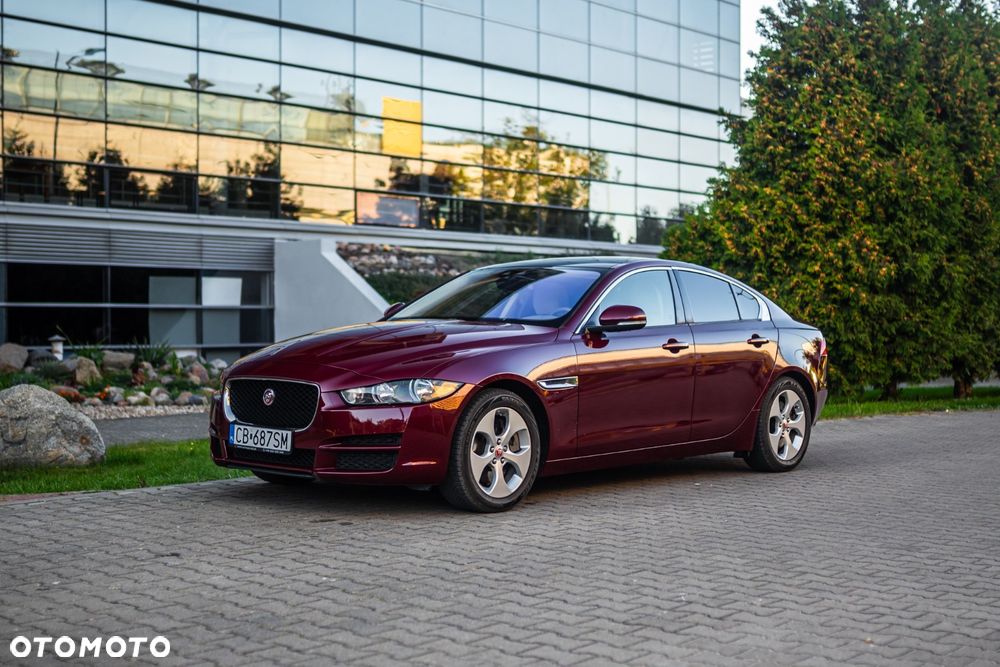 Jaguar XE 2.0 T Prestige - 2