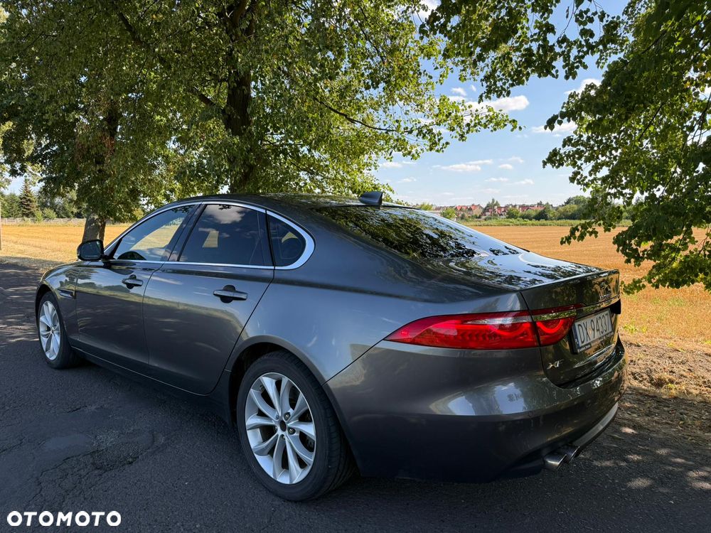 Jaguar XF 20d Prestige - 16