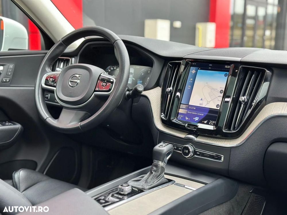 Volvo XC 60 D4 Momentum Pro - 24