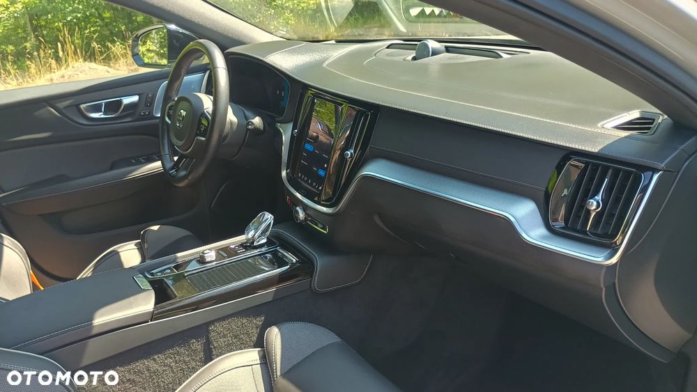 Volvo V60 T8 AWD Plug-In Hybrid Polestar Engineered R-Design - 11