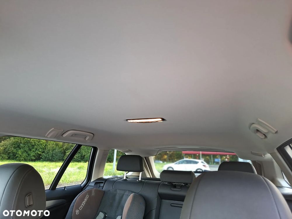 BMW Seria 5 520d Touring - 13