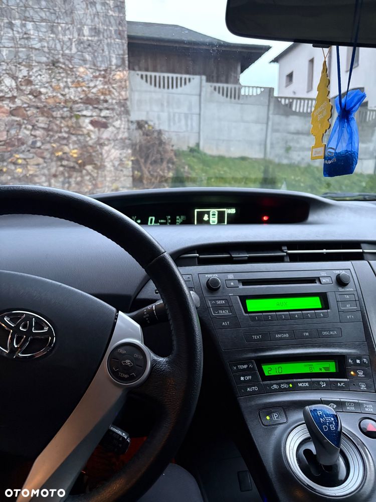 Toyota Prius 1.8 HSD Prestige - 4