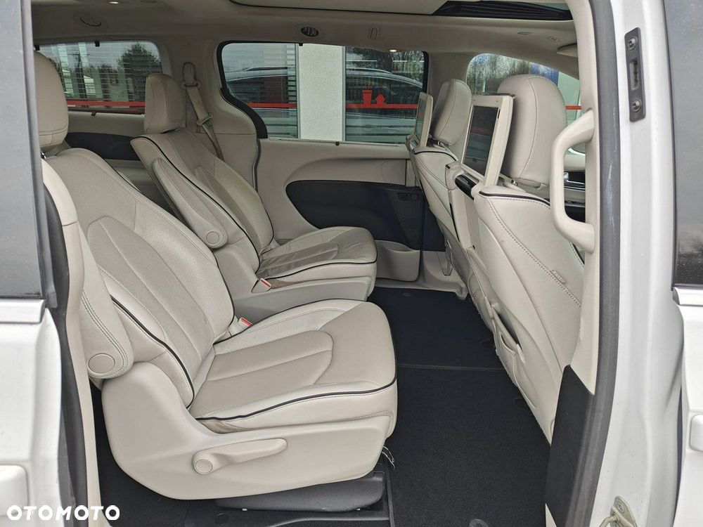 Chrysler Pacifica - 22
