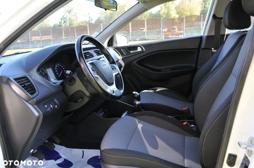Hyundai i20 1.2 Trend - 12