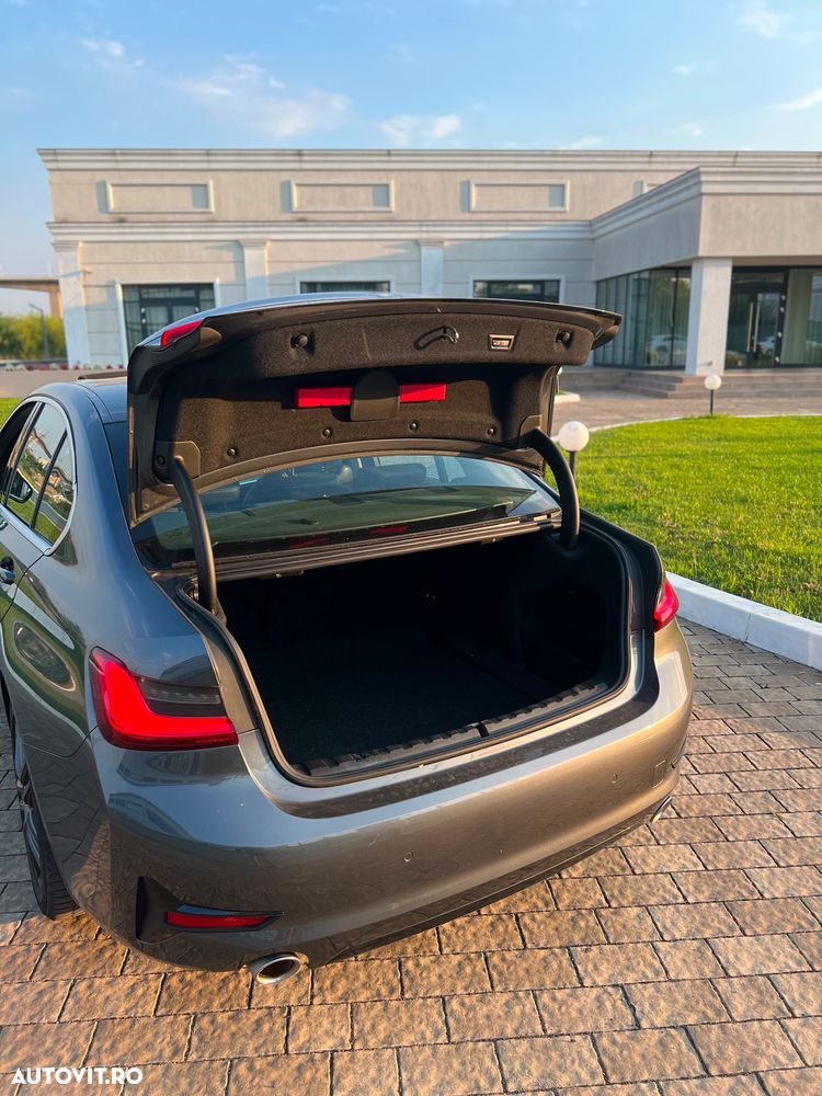 BMW Seria 3 320i Aut. Sport Line - 29