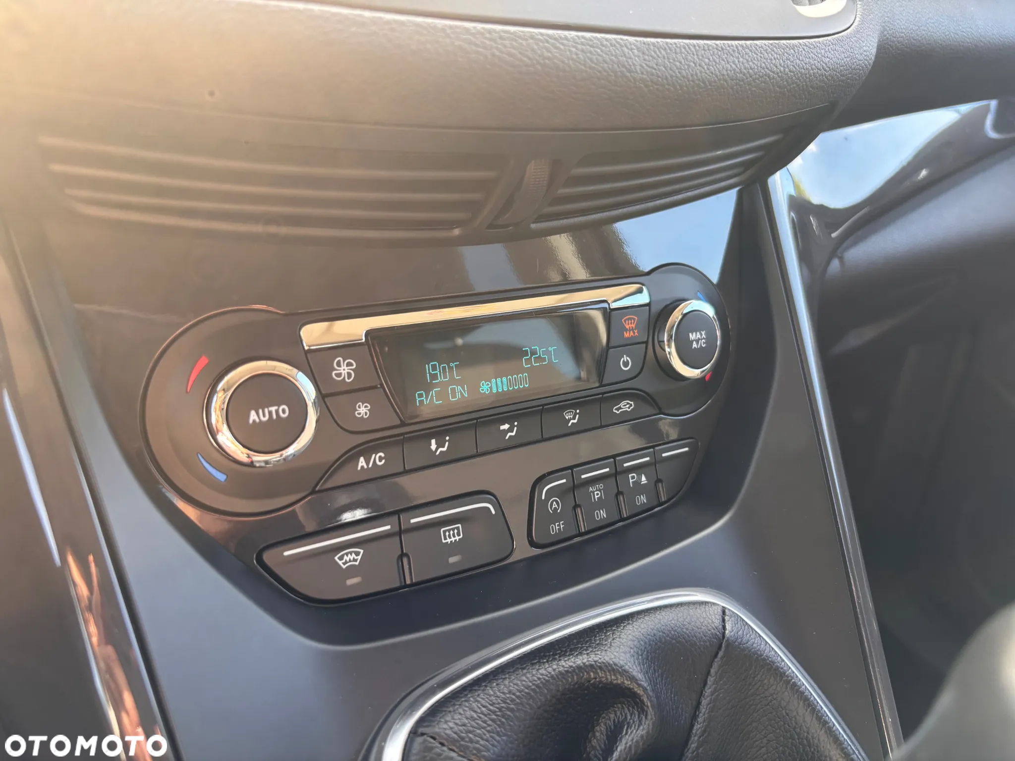 Ford Kuga 1.6 EcoBoost 2x4 Titanium - 12