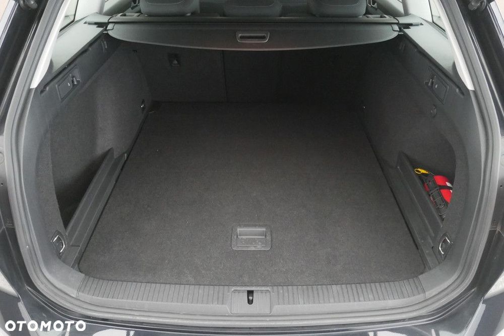 Volkswagen Passat Variant 2.0 TSI Business DSG - 16