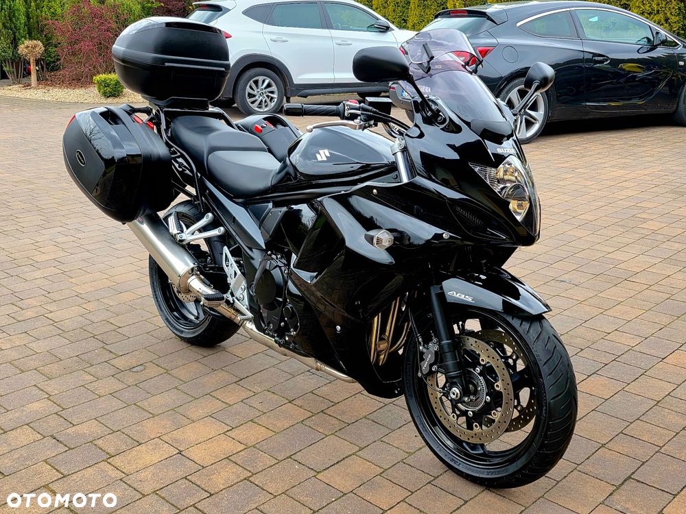 Suzuki GSX - 6