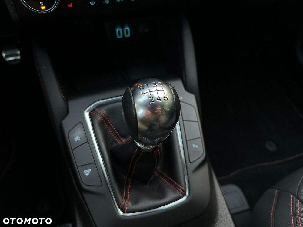 Ford Kuga - 36