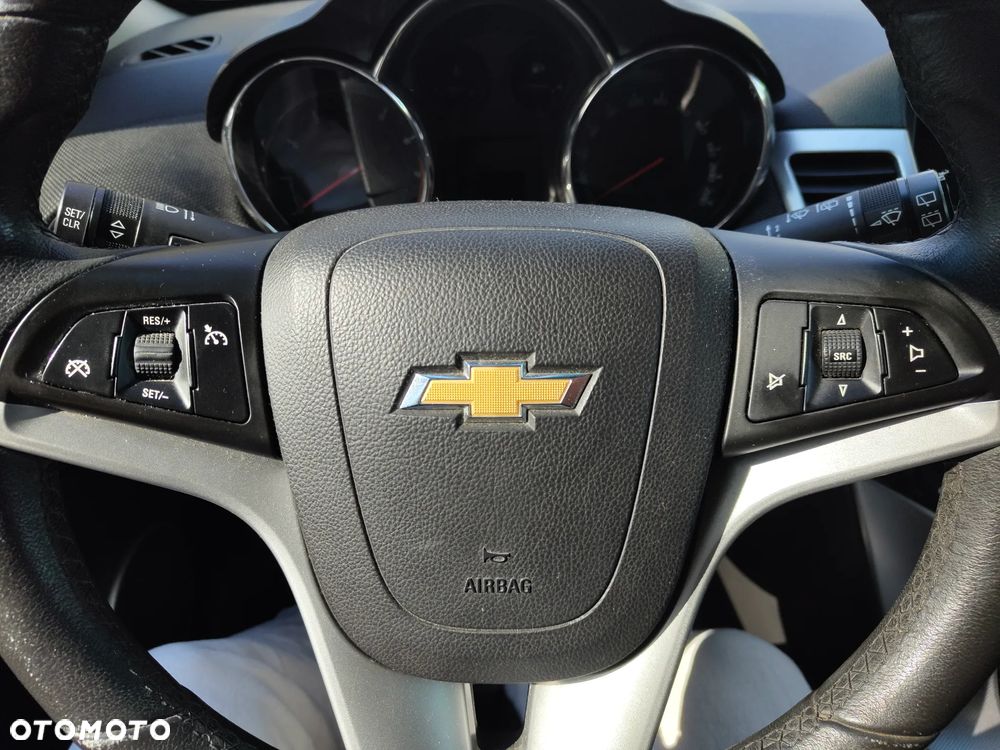 Chevrolet Cruze 1.8 LT+ - 12