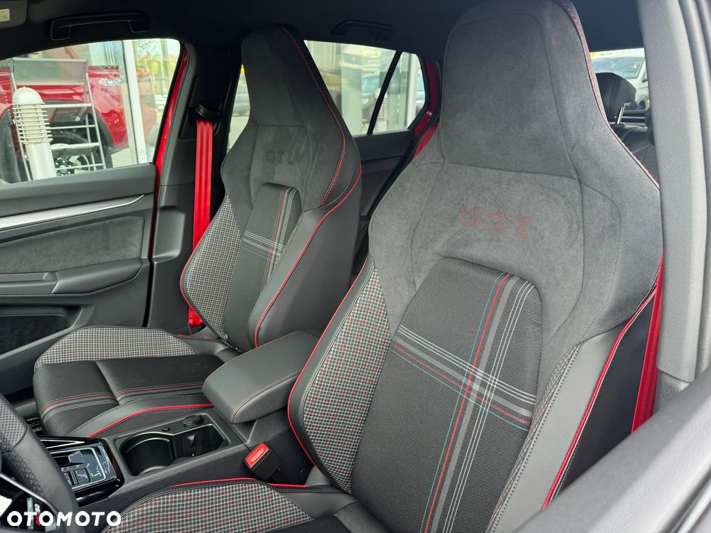 Volkswagen Golf - 11