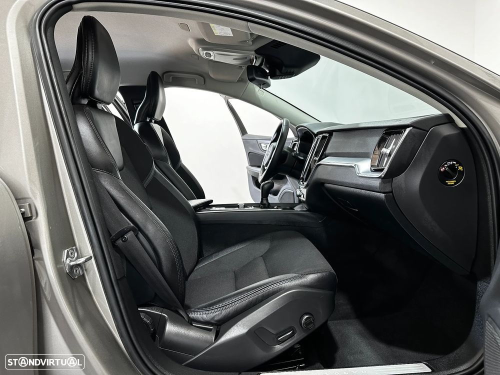 Volvo V60 2.0 D3 Momentum - 34