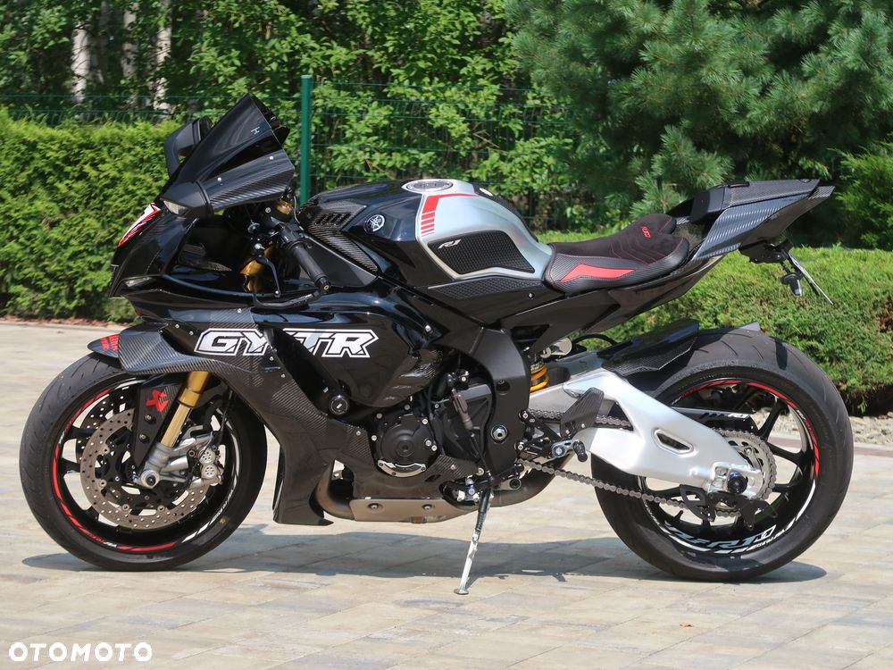 Yamaha R1 - 6