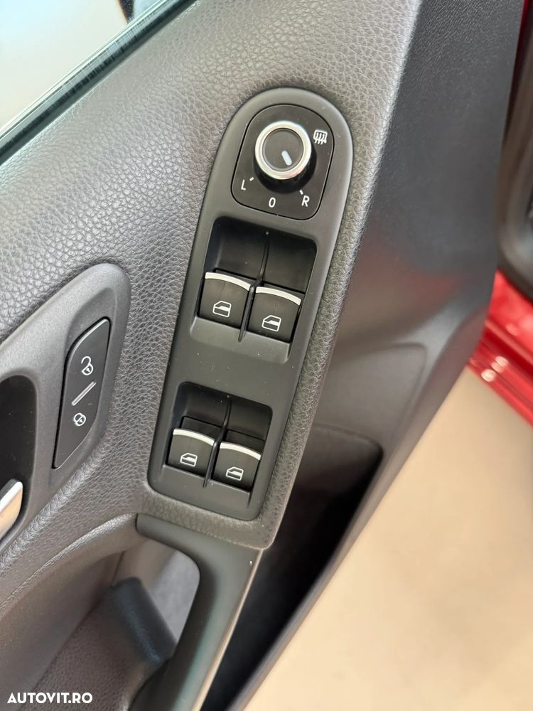 Volkswagen Golf 1.6 TDI DPF Style - 30