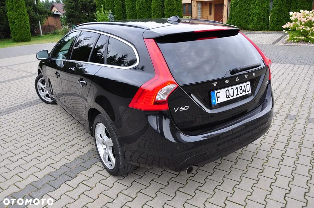 Volvo V60 D3 Geartronic Summum - 25