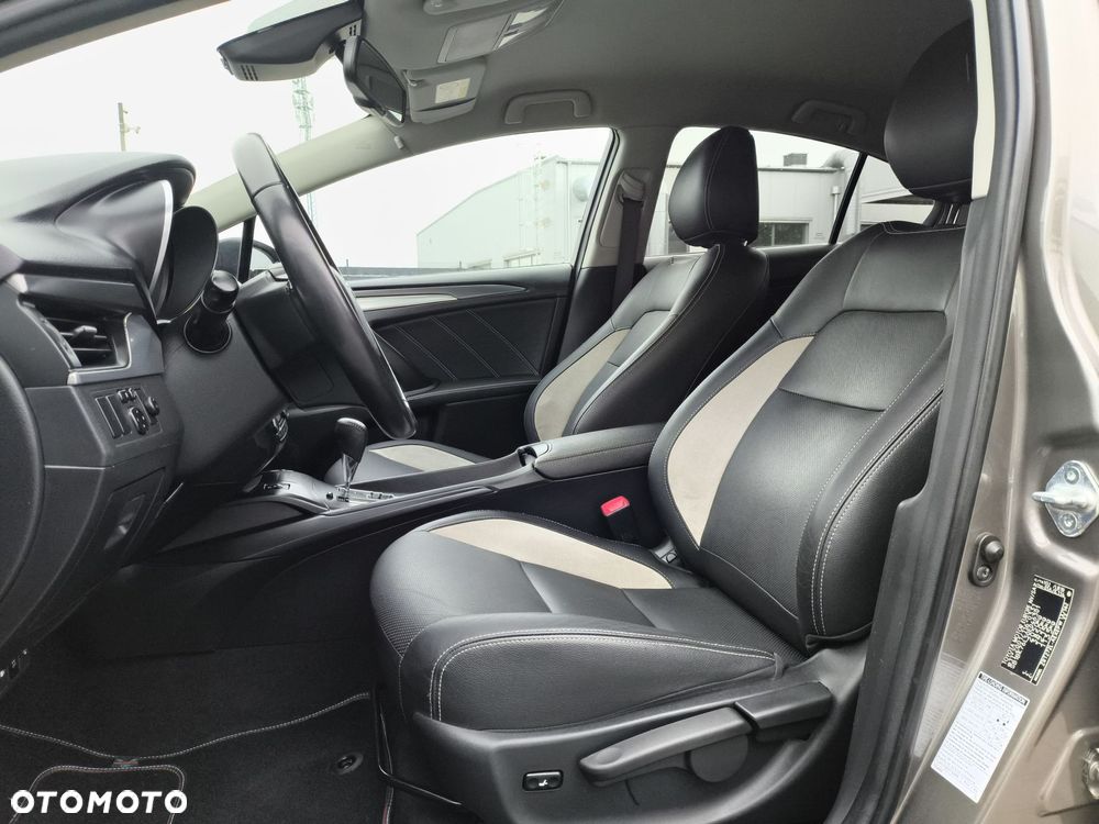 Toyota Avensis 2.0 Premium MS - 10
