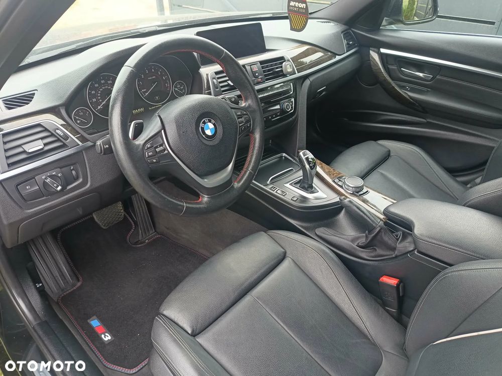 BMW Seria 3 330i - 3