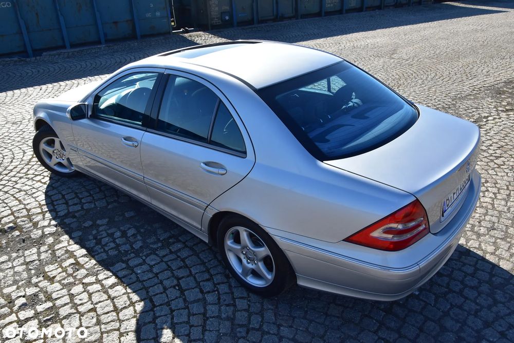 Mercedes-Benz Klasa C 180 Kompressor Automatik Avantgarde - 32