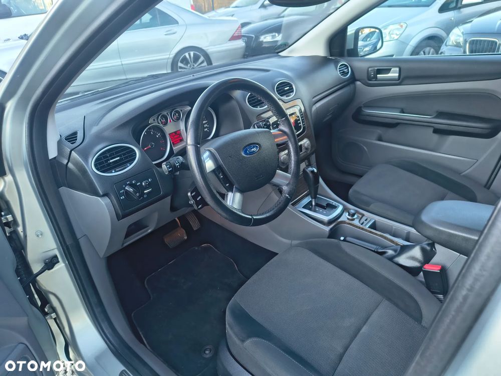 Ford Focus 1.6 Ghia - 12