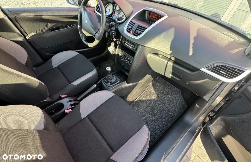 Peugeot 207 - 14