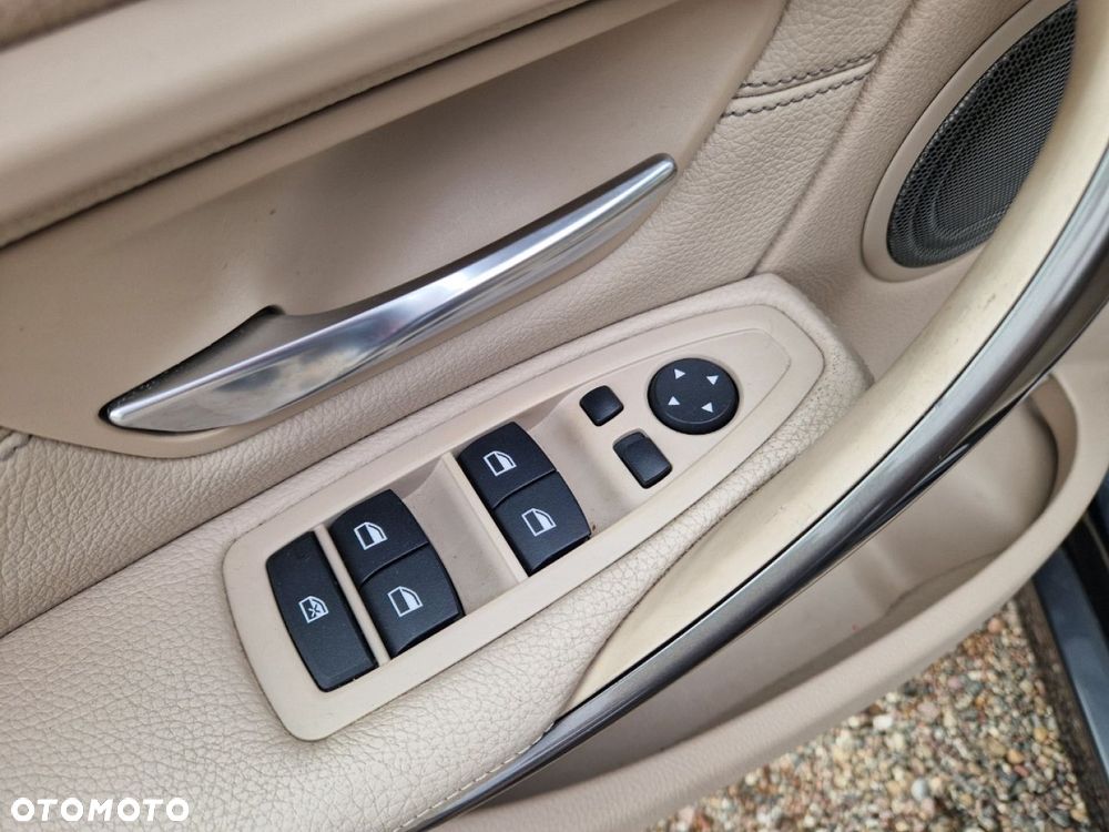 BMW Seria 3 318d Touring Modern Line - 9