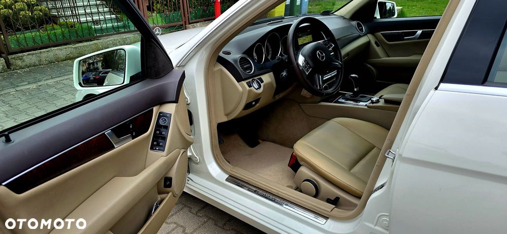 Mercedes-Benz Klasa C 250 CDI BlueEff Elegance 4-Matic - 18