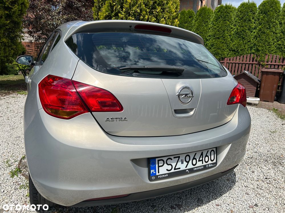 Opel Astra 1.6 Enjoy - 9