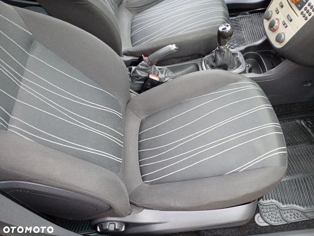 Opel Corsa 1.4 16V Cosmo - 7