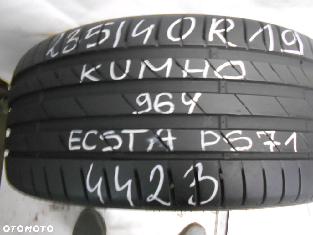 OPONA POJEDYNKA 235/40R19 KUMHO ECSTA PS71 DOT  4423 8MM - 1