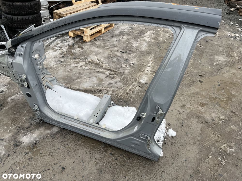 Ćwiartka lewa próg słupek Toyota Corolla E21 - 3