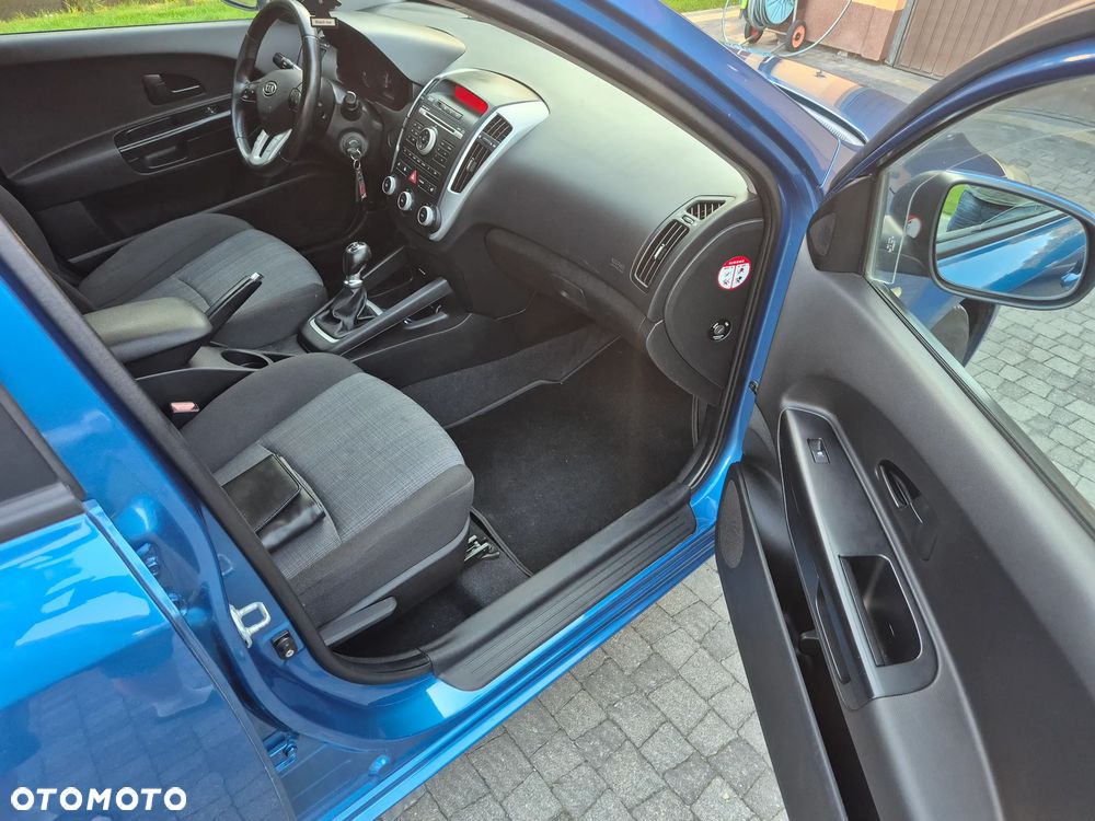 Kia Ceed - 14