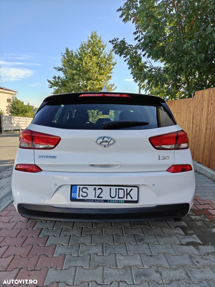 Hyundai i30 1.4 100CP 5DR M/T Highway+ - 6