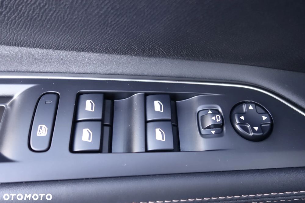 Peugeot 5008 1.6 PureTech GT Line S&S EAT8 - 21