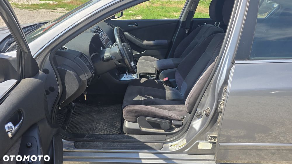 Nissan Altima - 13