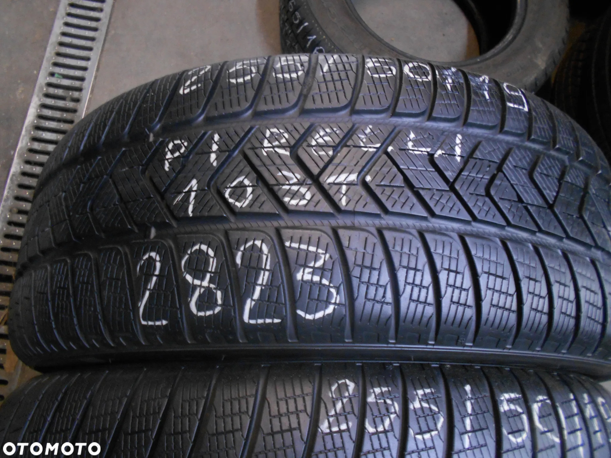 OPONY 255/50R19 PIRELLI SCORPION WINTER AO DOT 2823 / 1621 8MM - 2