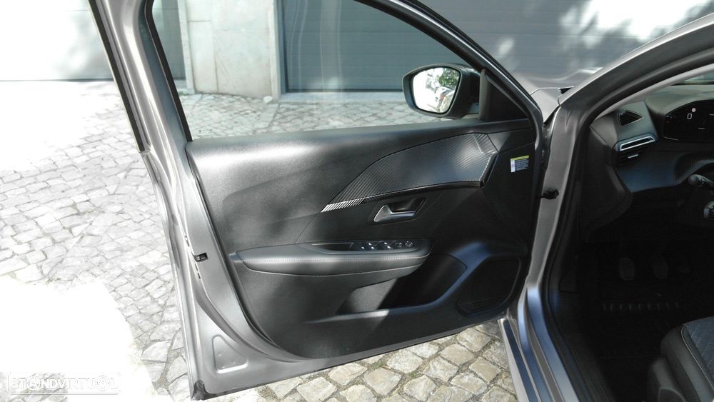 Peugeot 208 1.2 PureTech Allure - 24