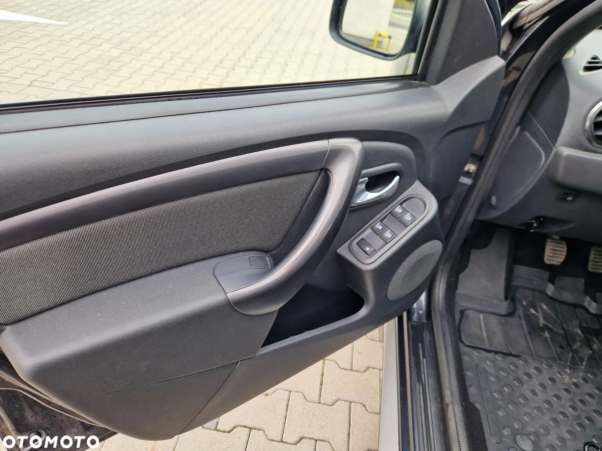 Dacia Duster 1.6 SCe Laureate S&S - 14