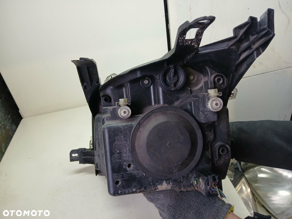 Ford Fusion lampa przednia prawa, lewa - 4