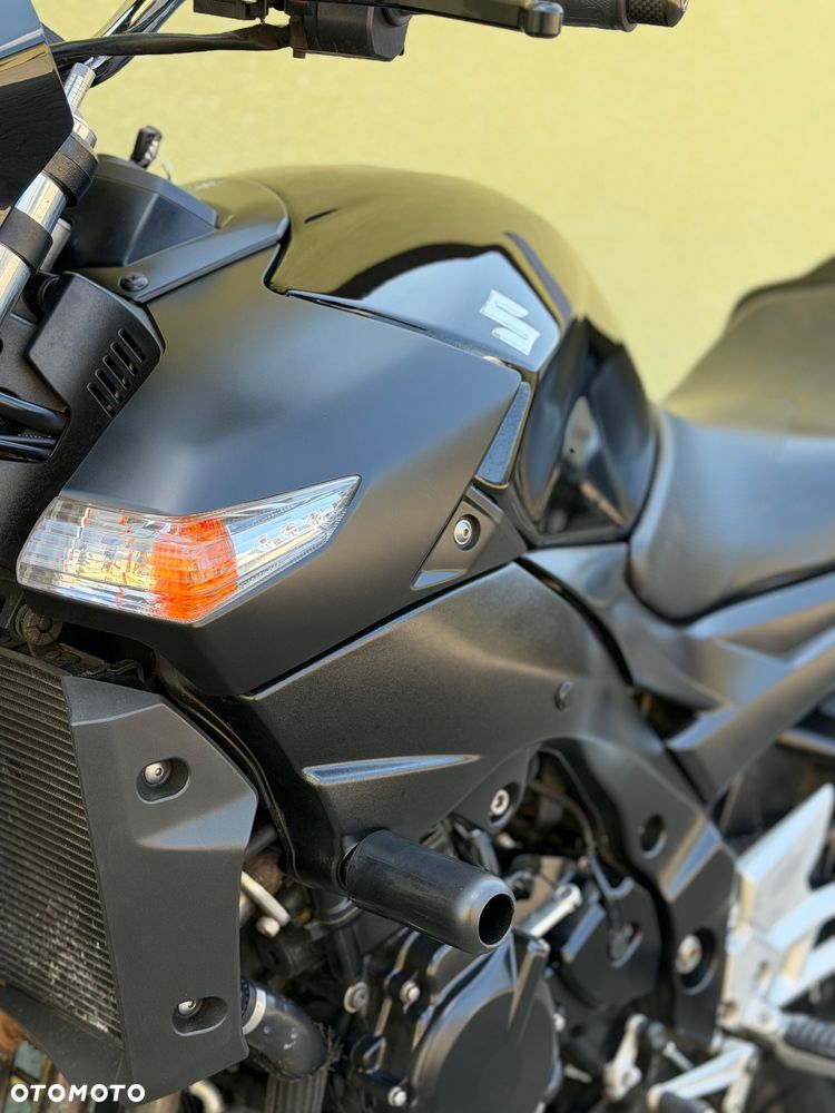 Suzuki GSR - 30