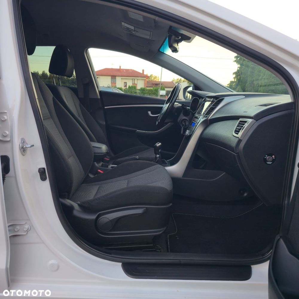 Hyundai i30 blue Kombi 1.6 GDi Passion - 26