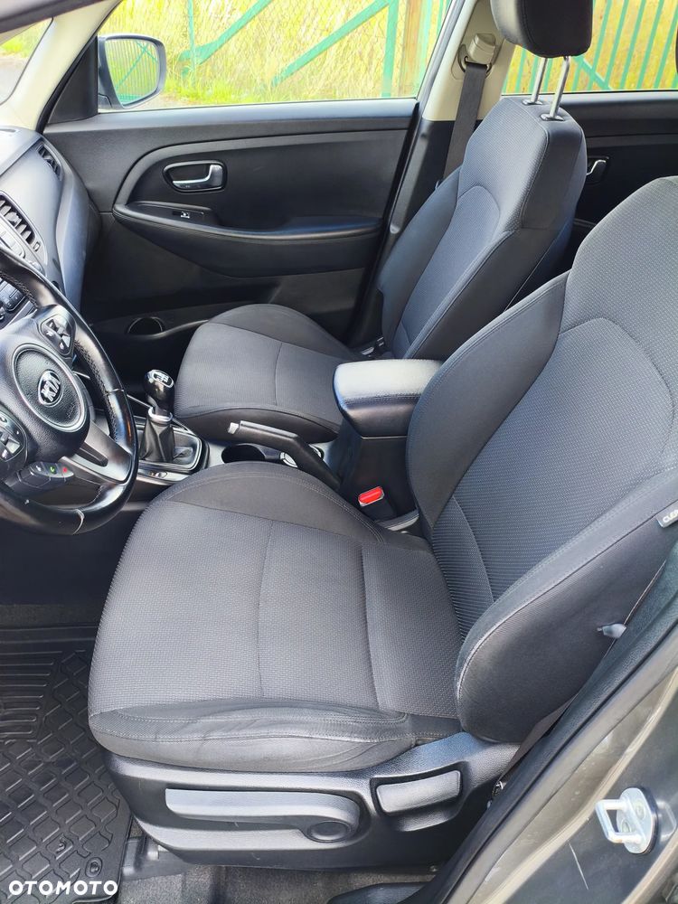 Kia Carens - 14