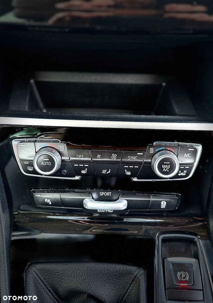BMW Seria 2 218d - 19