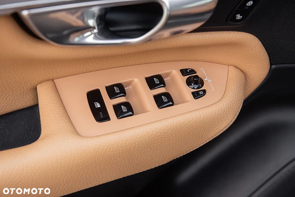 Volvo XC 90 D5 AWD R-Design - 16