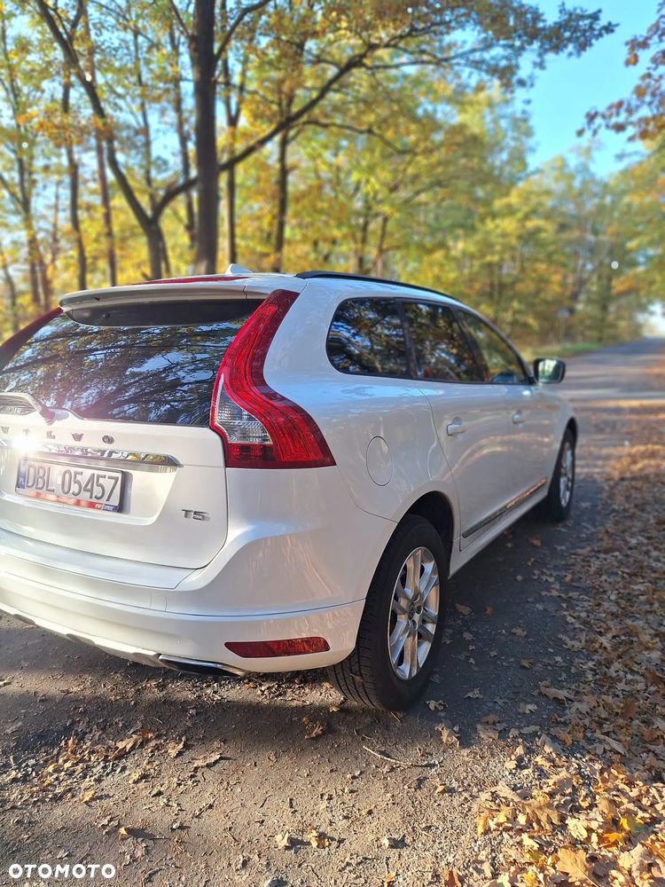 Volvo XC 60 T5 AWD Momentum - 6